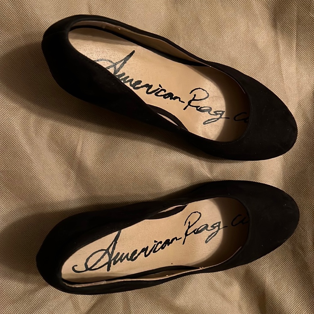 Black suede almost new 1 1/2 “ heel 7M size